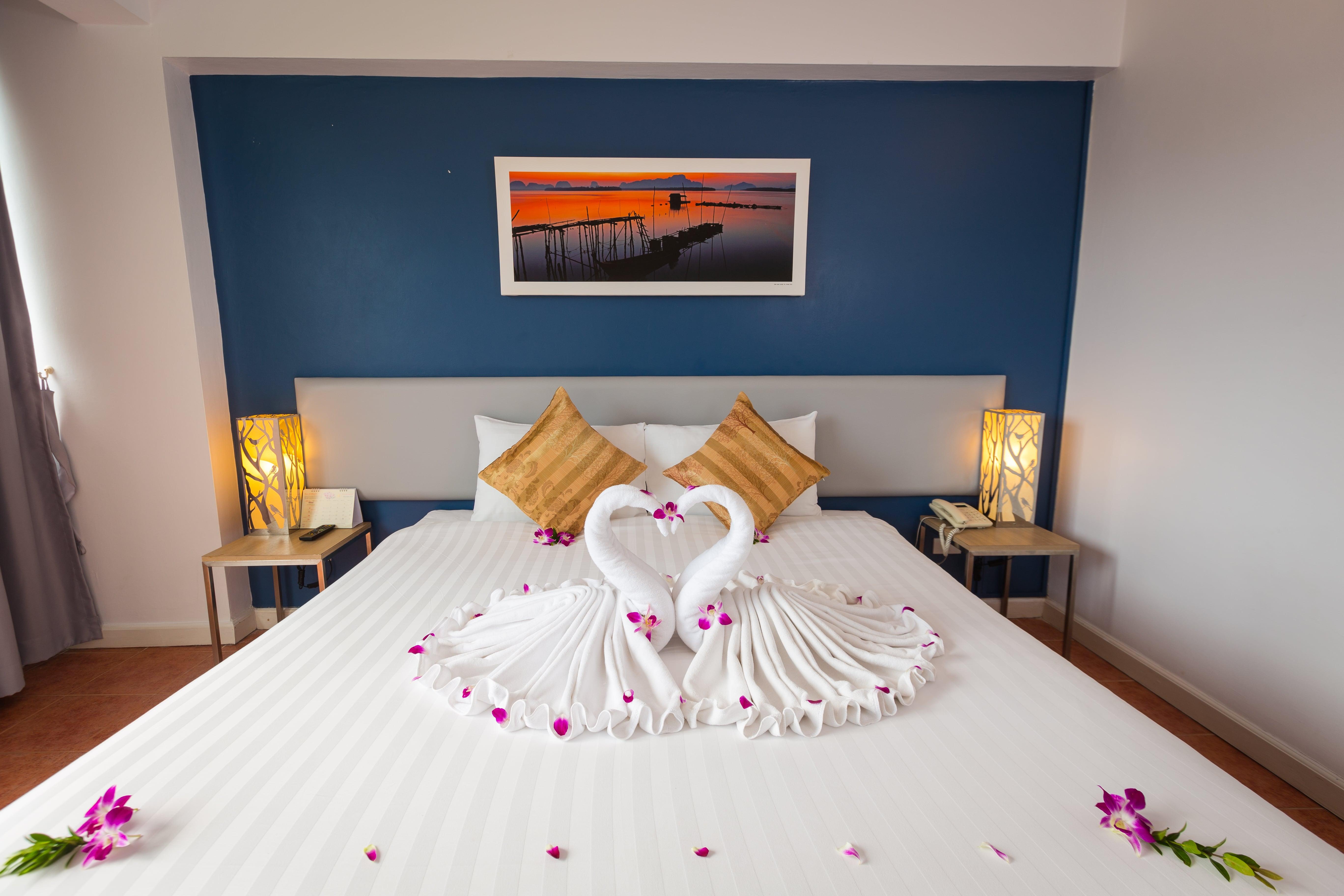 On Hotel Phuket - Sha Karon Exteriör bild