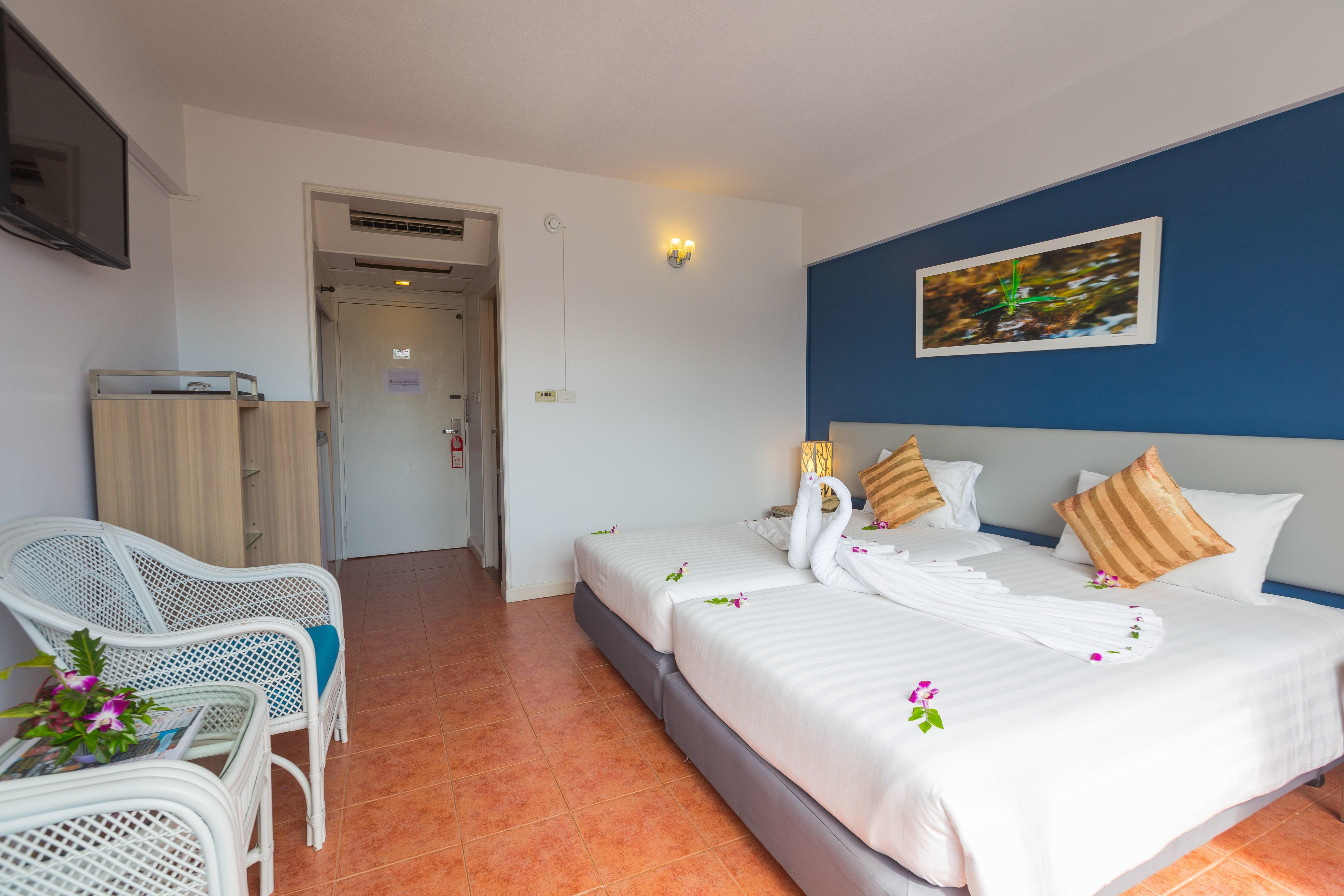 On Hotel Phuket - Sha Karon Exteriör bild