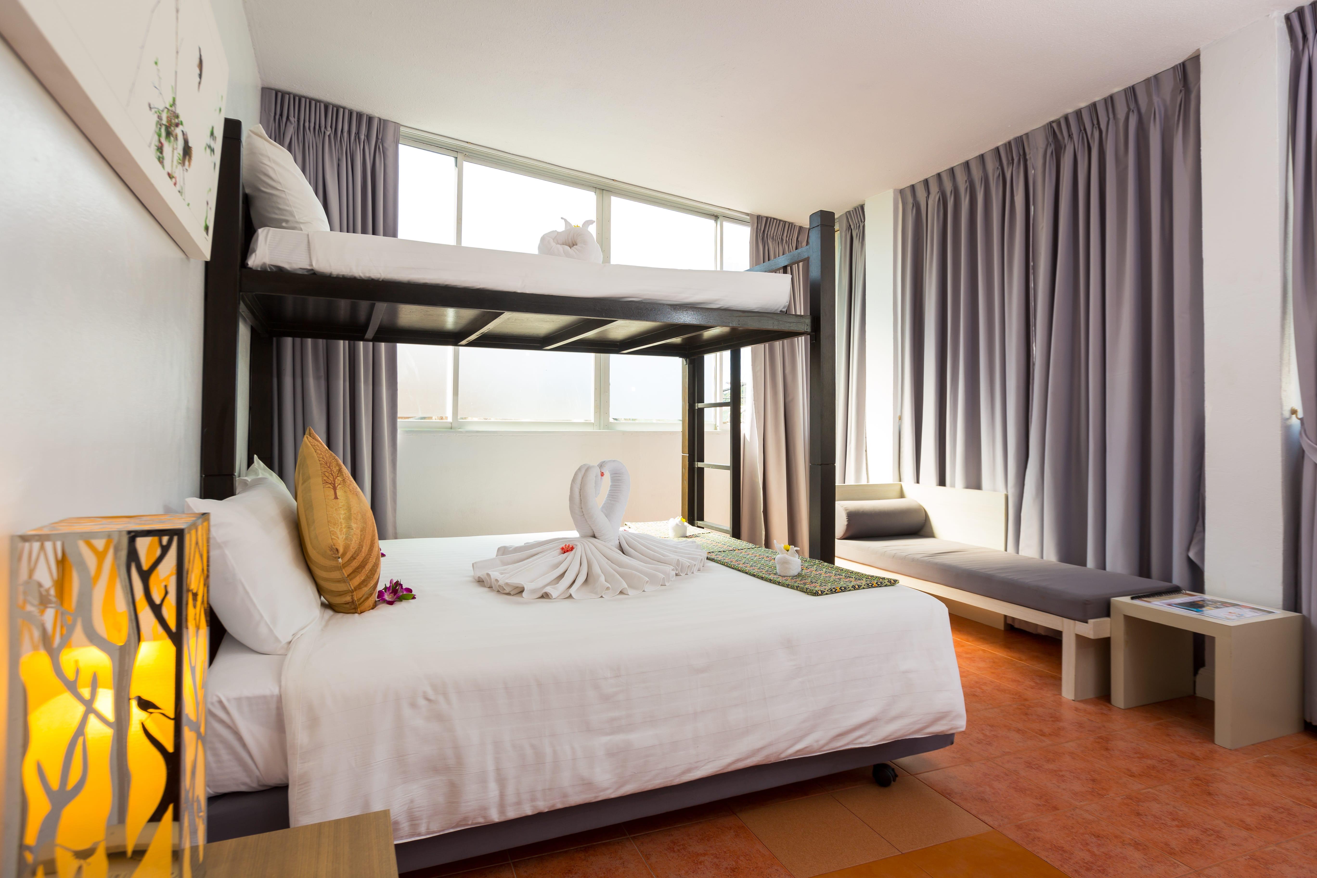 On Hotel Phuket - Sha Karon Exteriör bild