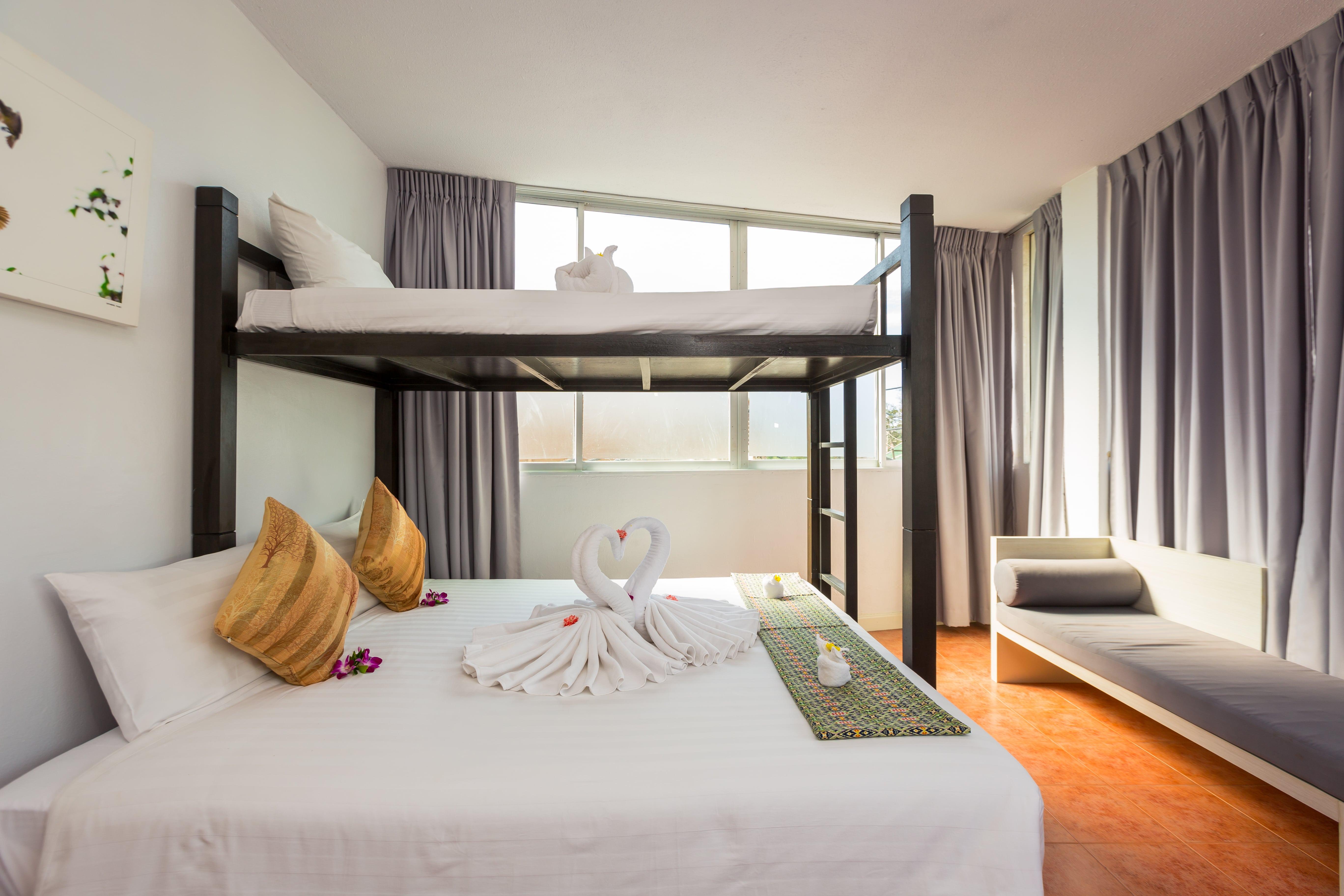 On Hotel Phuket - Sha Karon Exteriör bild