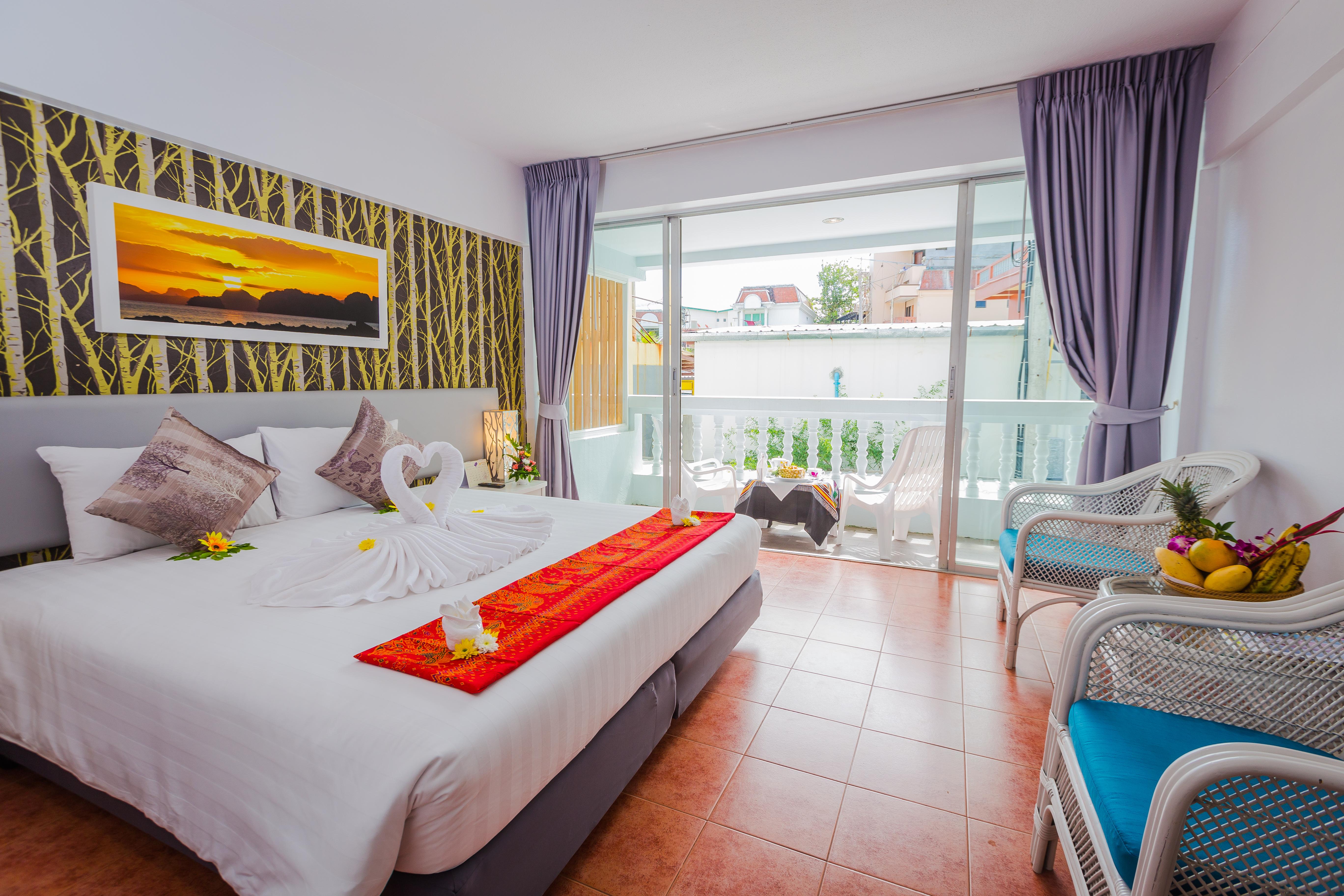 On Hotel Phuket - Sha Karon Exteriör bild
