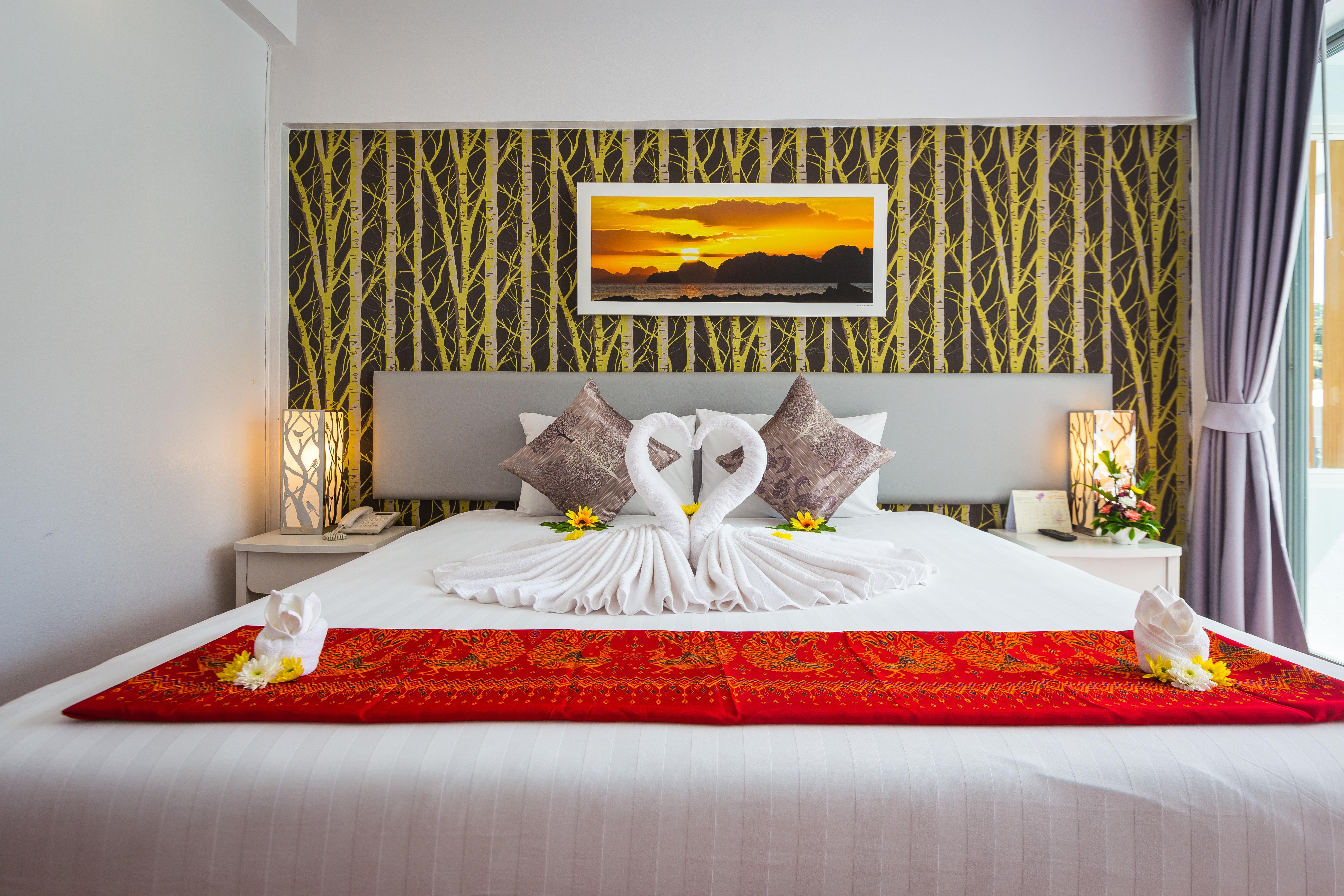 On Hotel Phuket - Sha Karon Exteriör bild