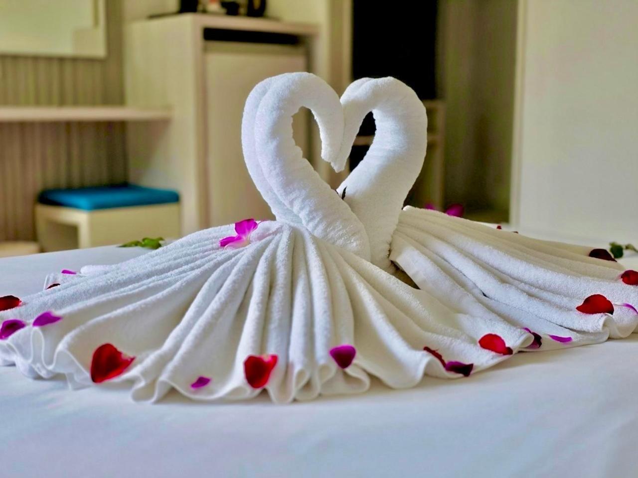 On Hotel Phuket - Sha Karon Exteriör bild