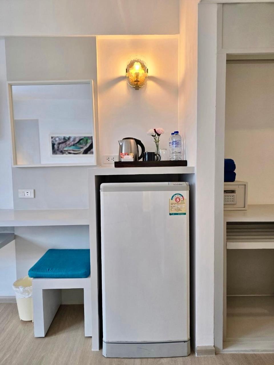 On Hotel Phuket - Sha Karon Exteriör bild