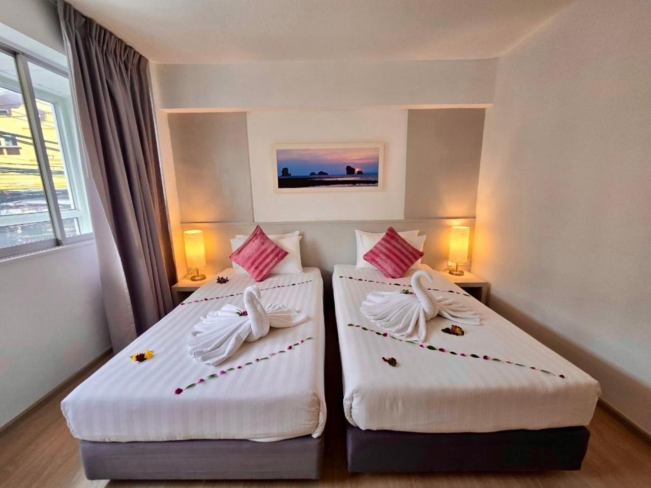 On Hotel Phuket - Sha Karon Exteriör bild