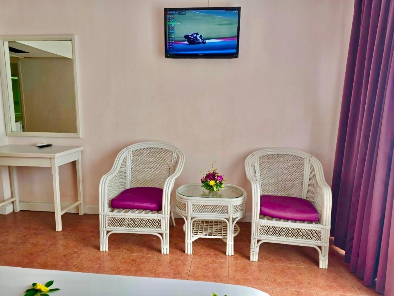 On Hotel Phuket - Sha Karon Exteriör bild