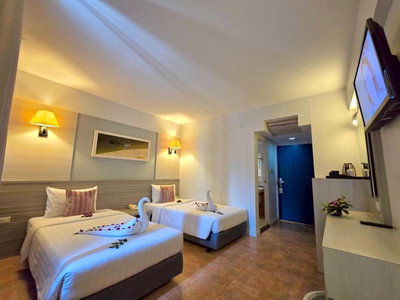 On Hotel Phuket - Sha Karon Exteriör bild