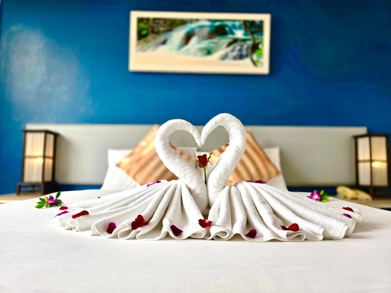 On Hotel Phuket - Sha Karon Exteriör bild