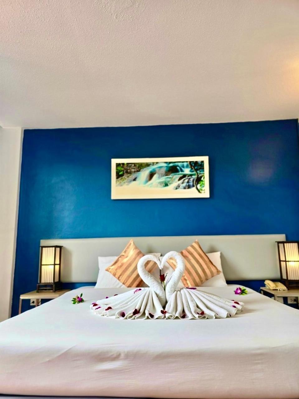 On Hotel Phuket - Sha Karon Exteriör bild