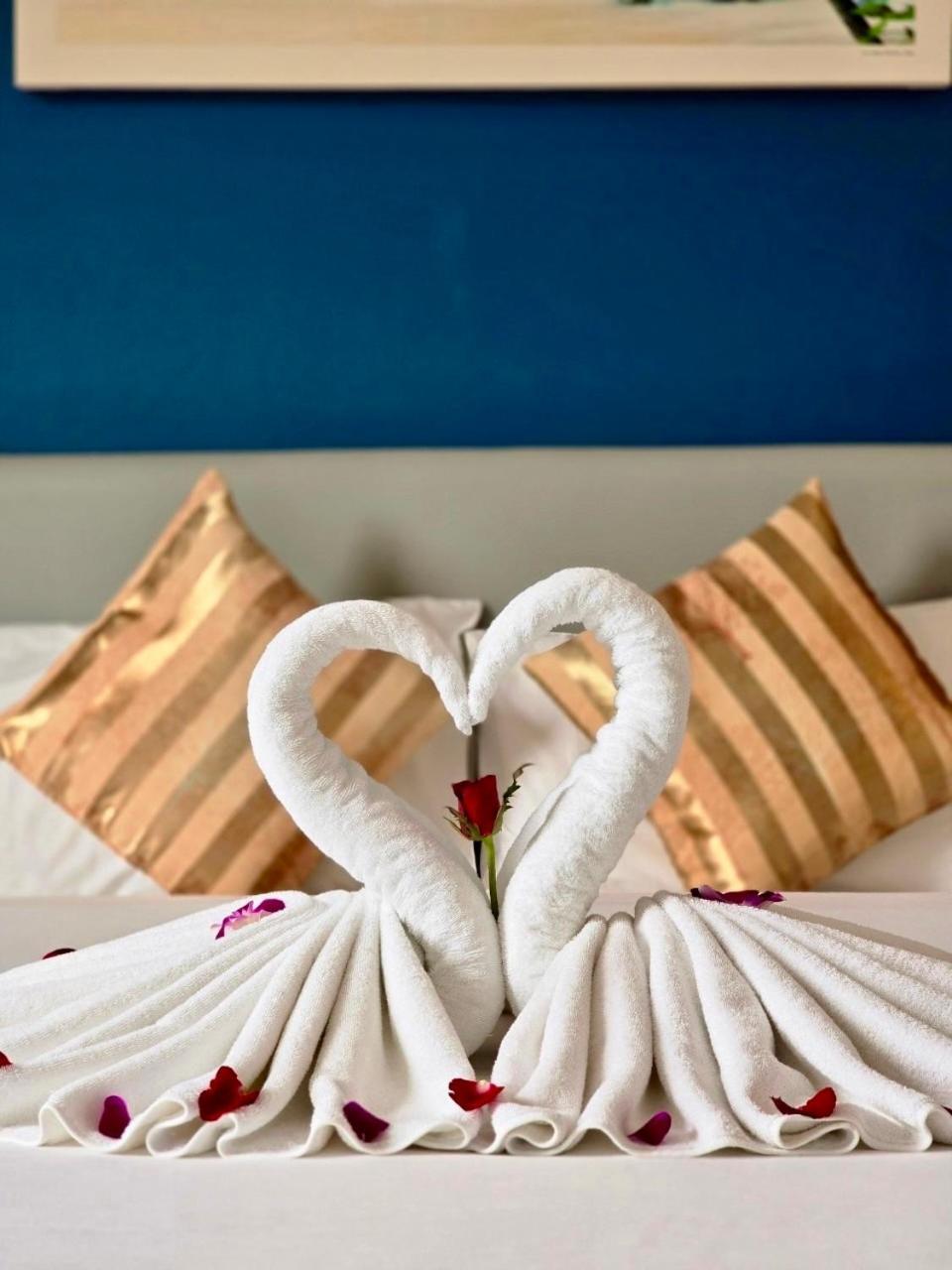 On Hotel Phuket - Sha Karon Exteriör bild