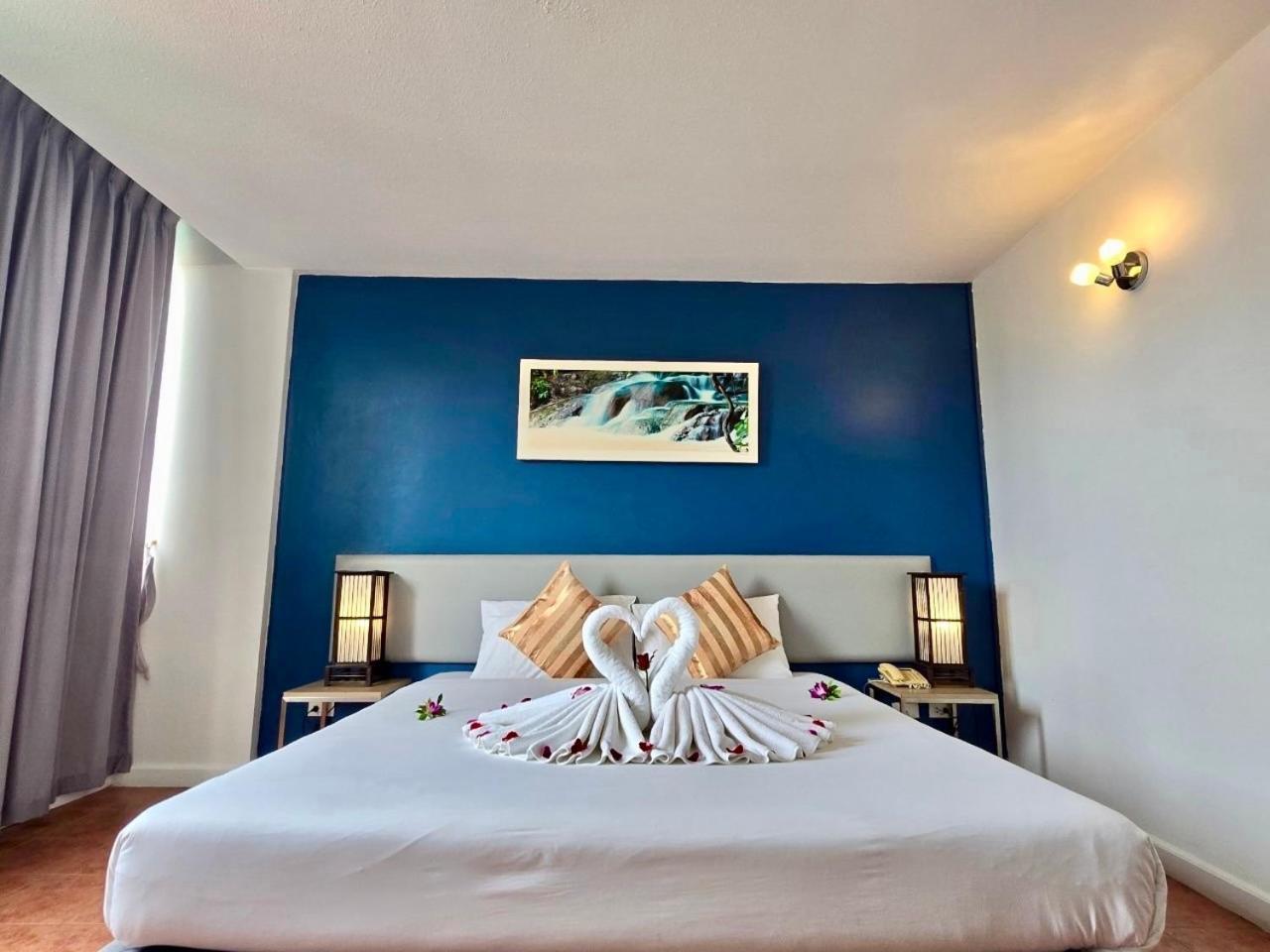 On Hotel Phuket - Sha Karon Exteriör bild