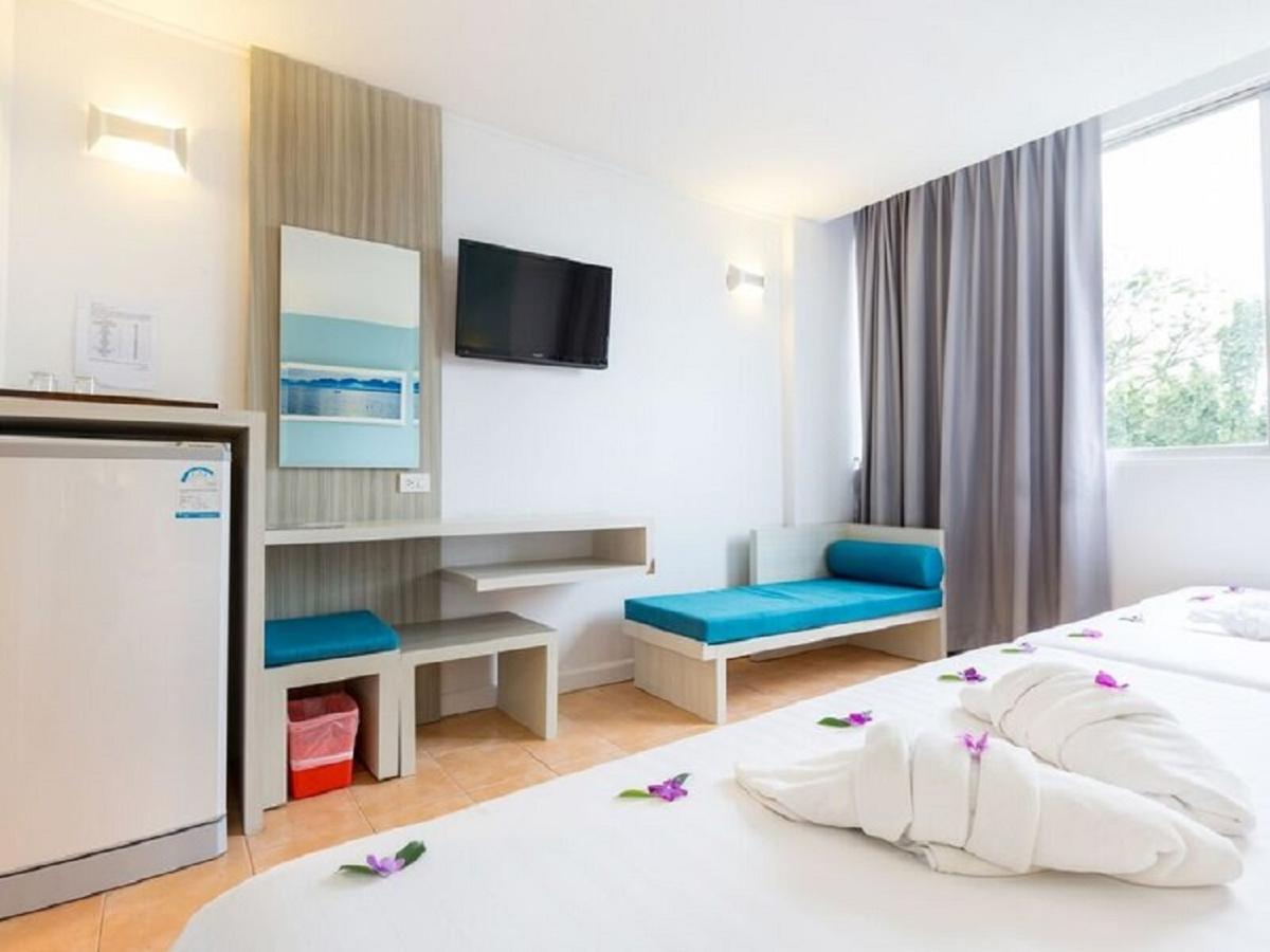 On Hotel Phuket - Sha Karon Exteriör bild